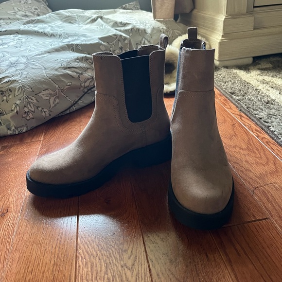 Never worn. Women’s ankle boots - Picture 3 of 4